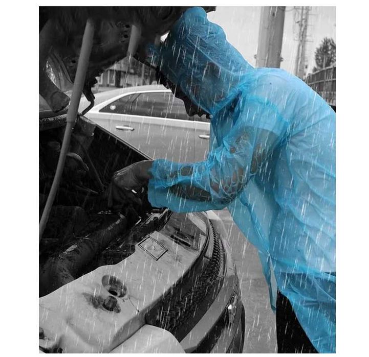 Авариен комплект за автомобил с конус и Кабели за ток, Дъждобран и др.