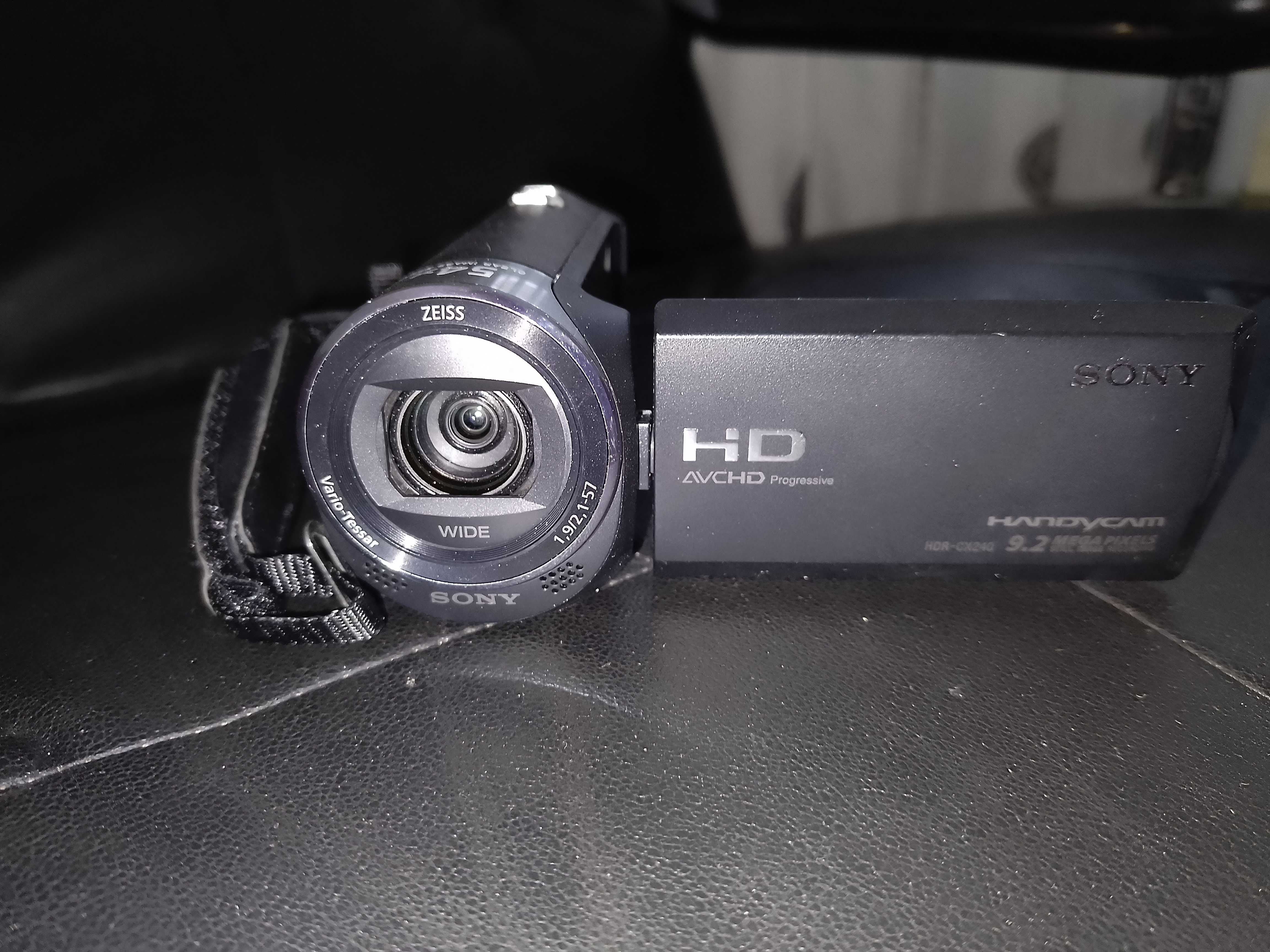 Камера Sony HDR-CX240E с широкоъгълен обектив | Сензор Exmor R® CMOS