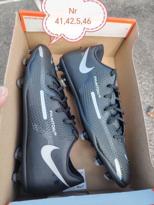 Ghete fotbal sala și iarbă diferite modele