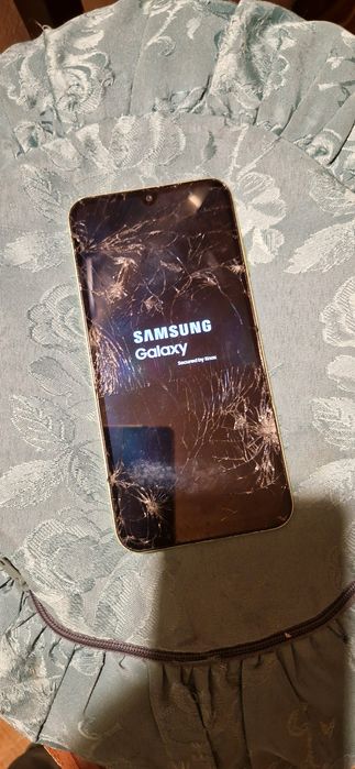 Samsung A15 sticla crapata fuctioneaza impecabil