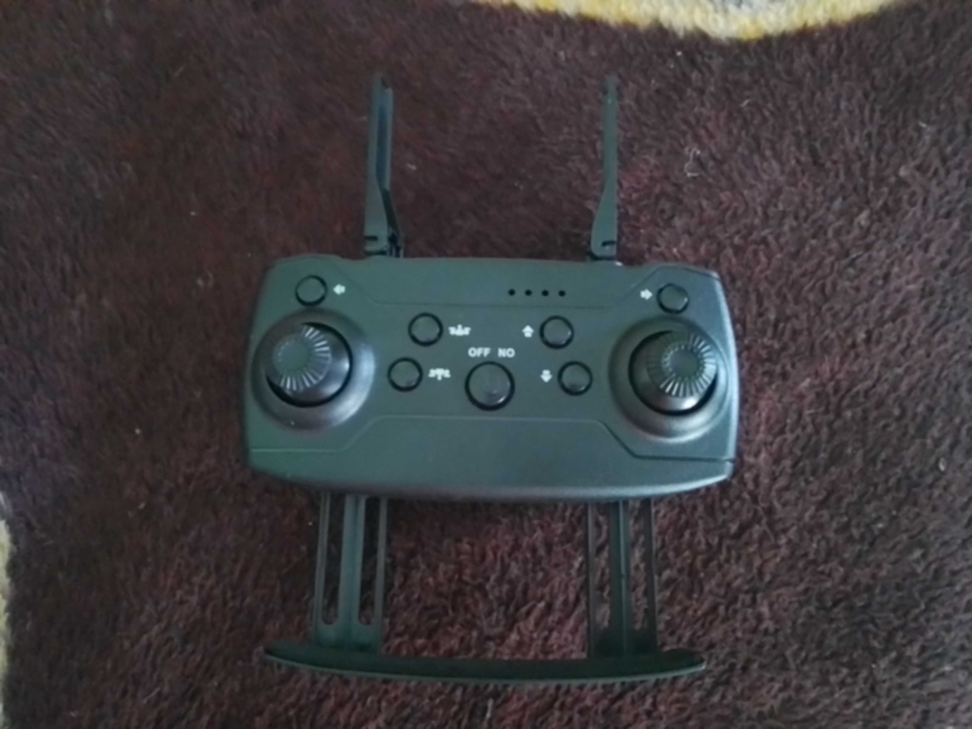 Drona E88 PRO cu un brat defect