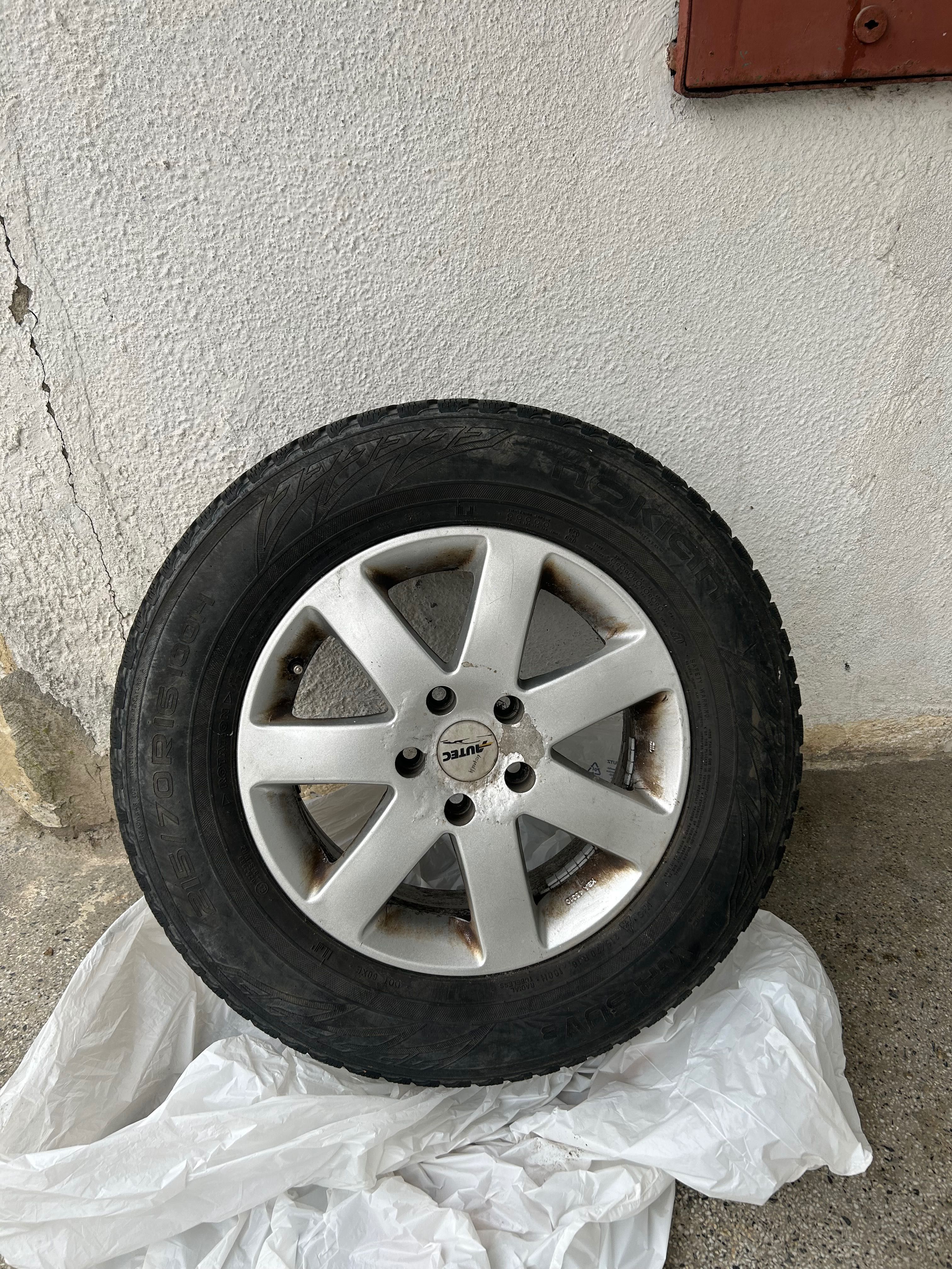 Зимни гуми +джанти за джип раф4 215/70R16