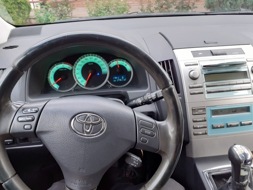 Toyota Corola verso  7 locuri 2.2 d 2008