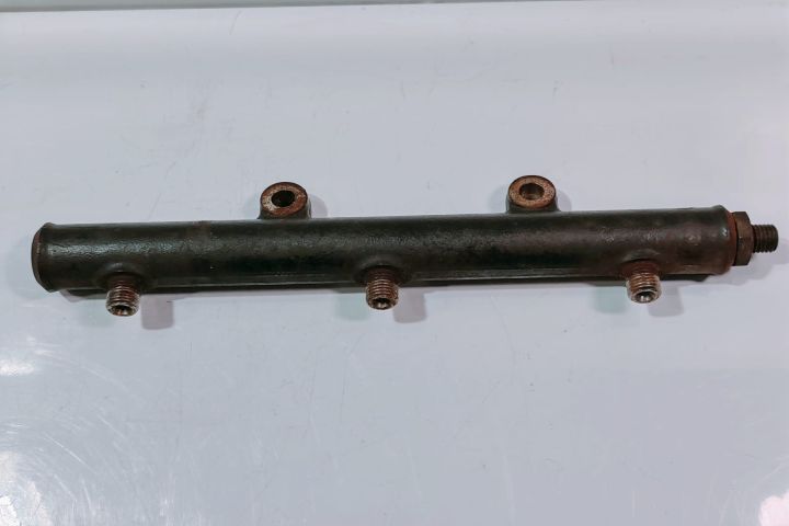 Rampa injectoare 4R8Q9D280AC Land Rover Discovery a 3-a generatie ser