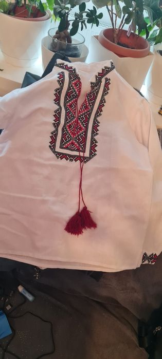 Vând IE cusuta manual