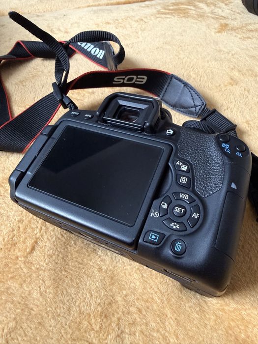 Vand Canon EOS 750D +3 oboective + accesorii