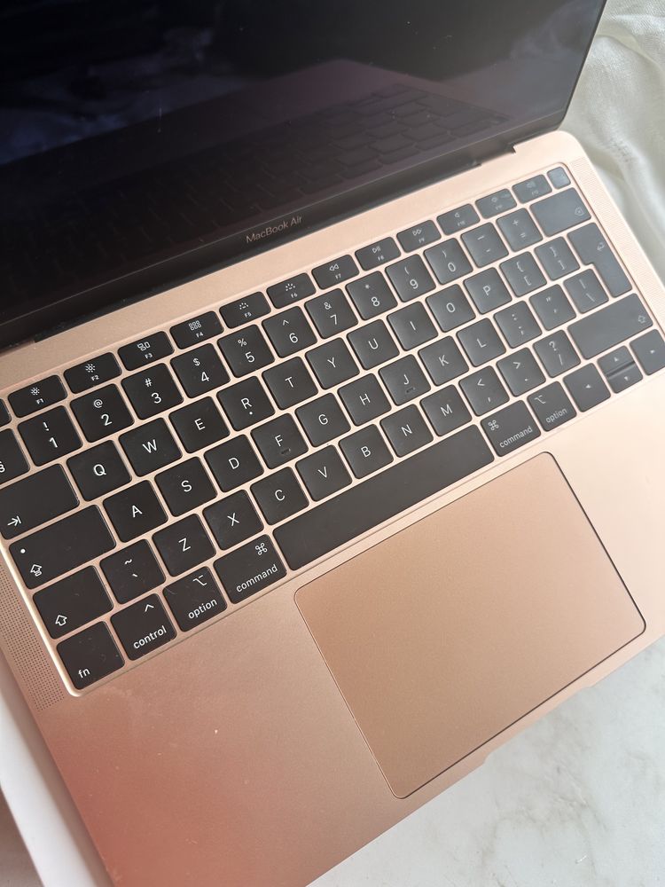 Macbook air 13 inch Gold