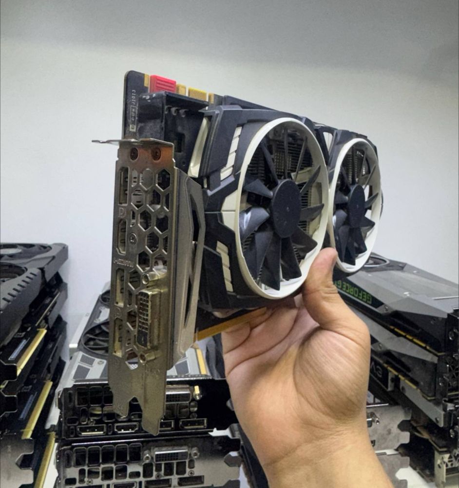 Msi Armor GTX 1080 8Gb Sastyanasi zo’r 2ta bor
