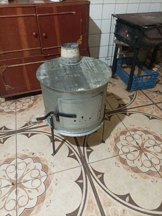 Soba de fontă de vânzare la 700 de lei sau de tabla zincata