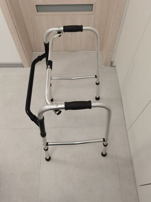 Проходилка за възрастни хора