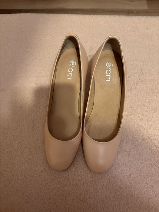 Pantofi noi din piele naturala