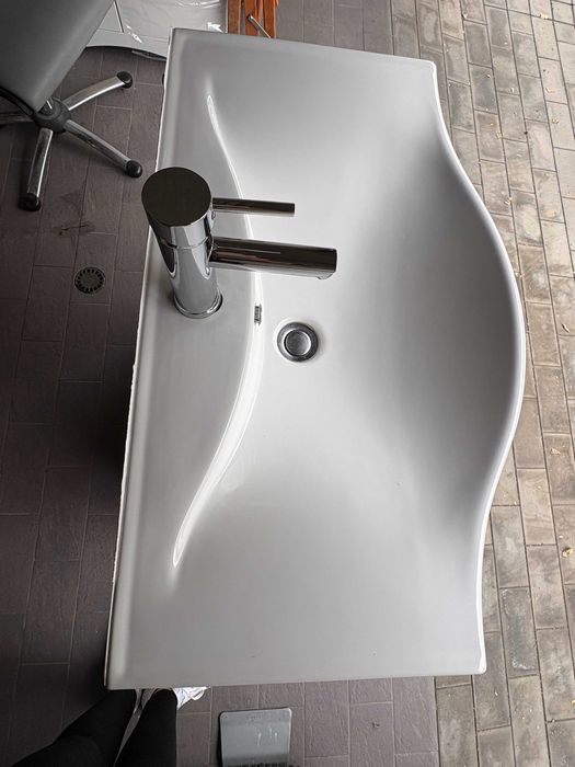 Шкаф с монтиран смесител