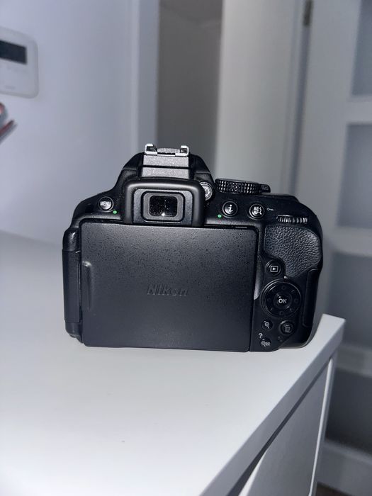 DSLR Nikon D5300 + 2 obiective kit complet