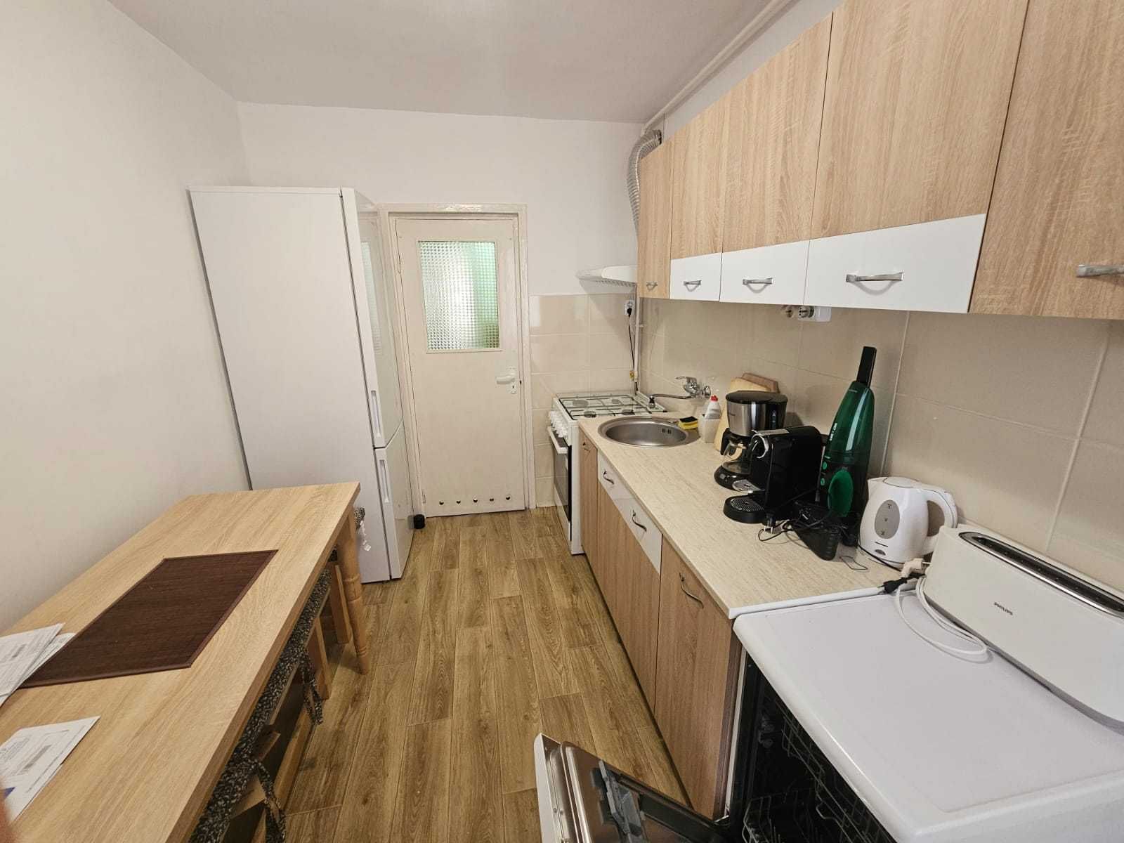 Vand apartament cu 3 camere, Cartierul Fagarasului
