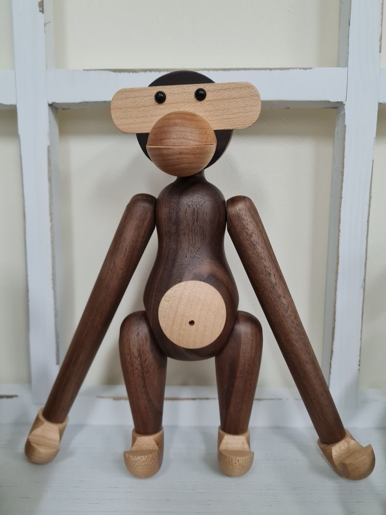Декоративни дървени маймуни