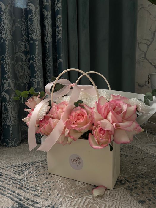 свежий микс букет в корзиночке