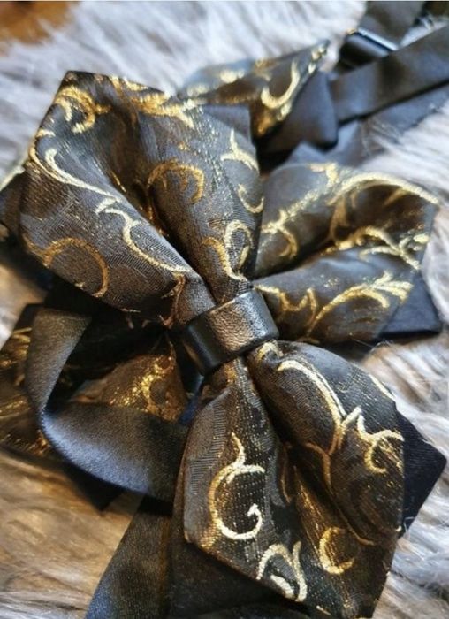 Papioane negre cu insertii aurii