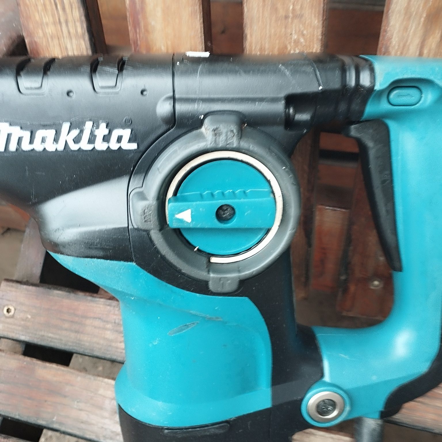 Перфоратор SDS-Plus MAKITA HR2811FT