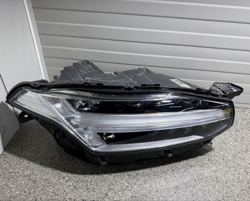 Far dreapta FULL LED VOLVO XC90