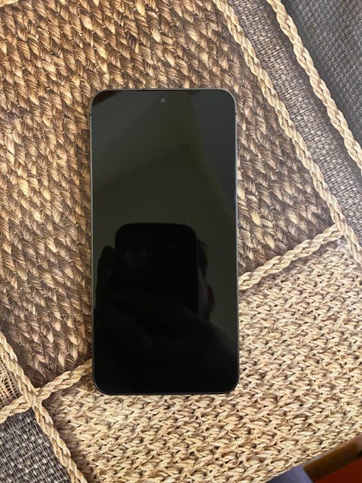 Samsung Galaxy S24, vand sau schimb cu iphone 13