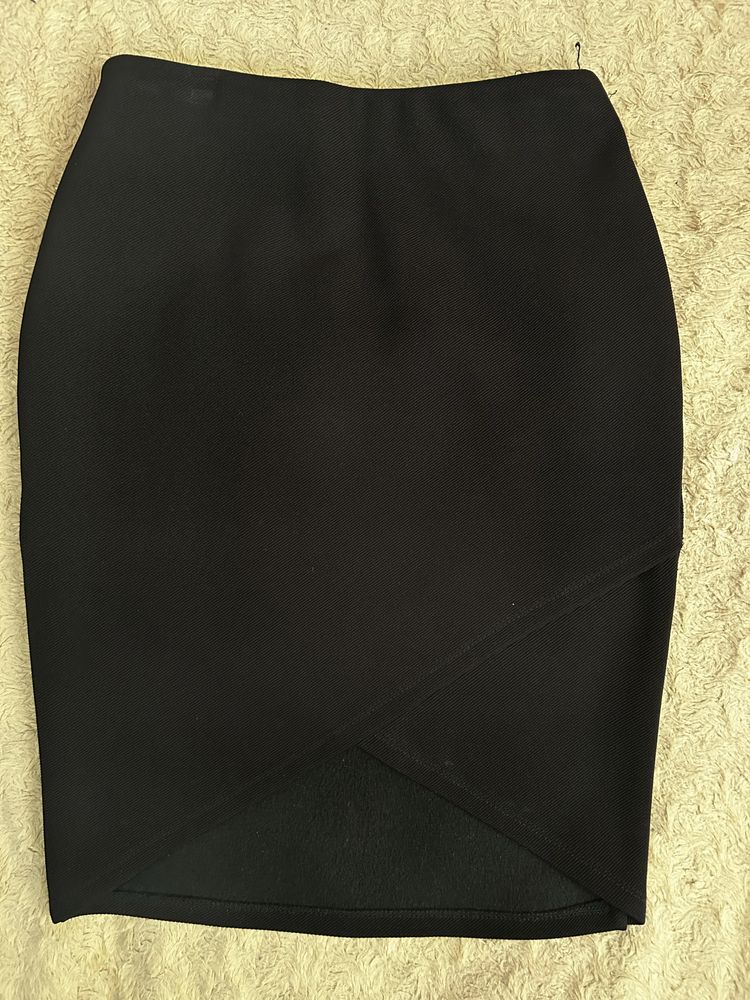 Обтягивающая, черная юбка