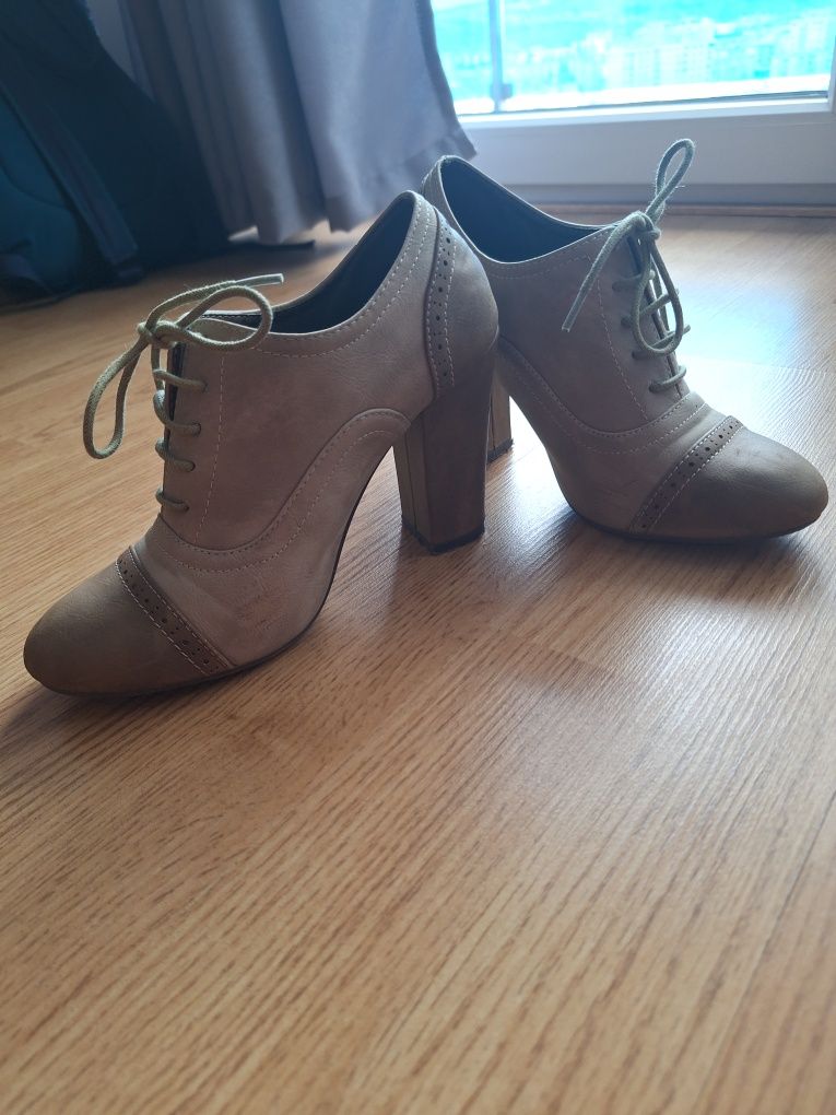 Pantofi cu toc de 9 cm