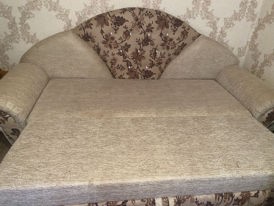 Продам диван в хорошем состоянии