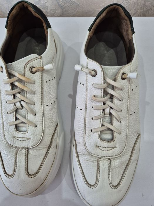 Кроссовки мужские в хорошем состоянии  белый  бредовые производство Ту