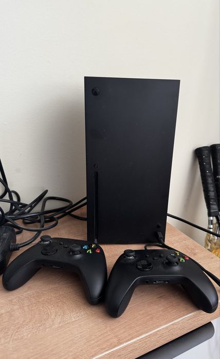 Xbox series x 1ТБ 2 джойстика