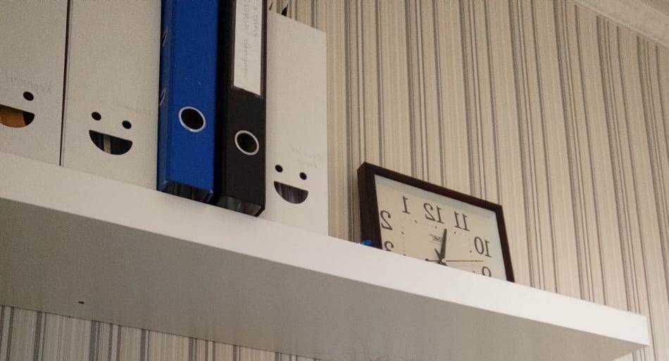 Полка навесная  Икеа белая в отличном состоянии