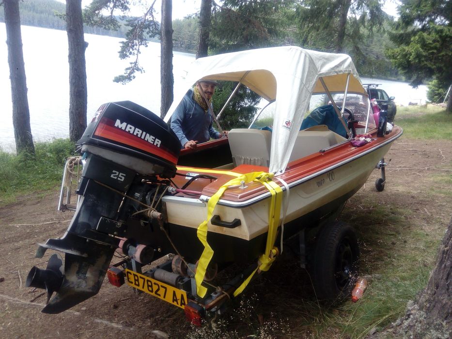 Лодка с 25 коня мотор и колесар