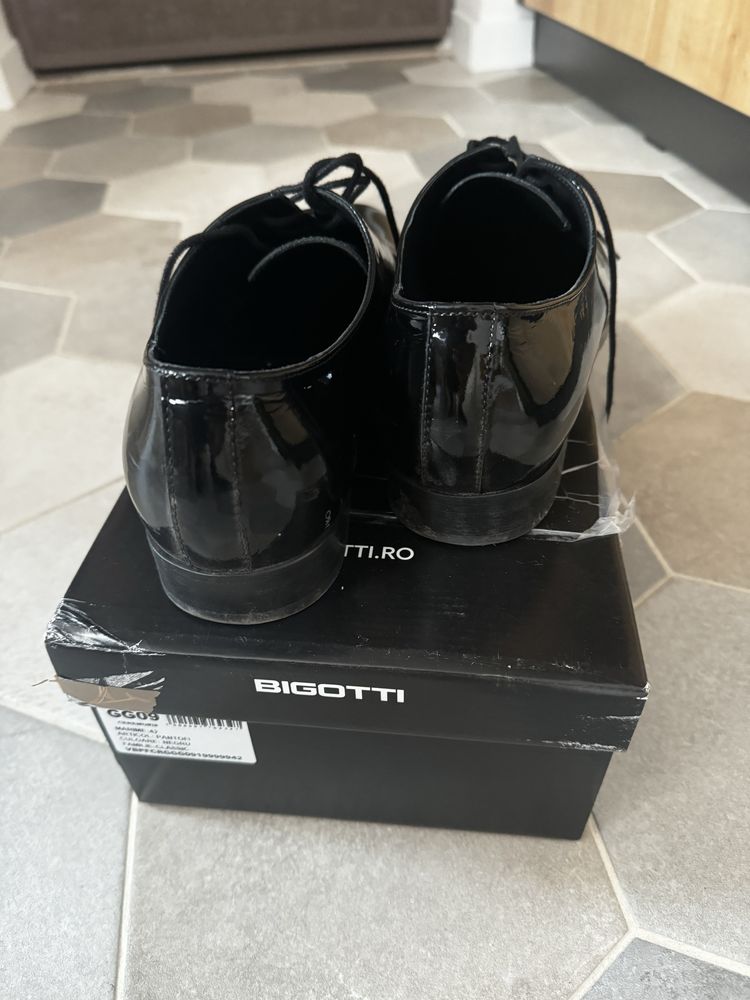 Pantofi eleganti Bigotti din piele