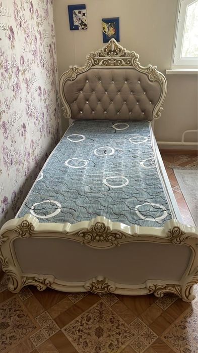 Кровать для спальни