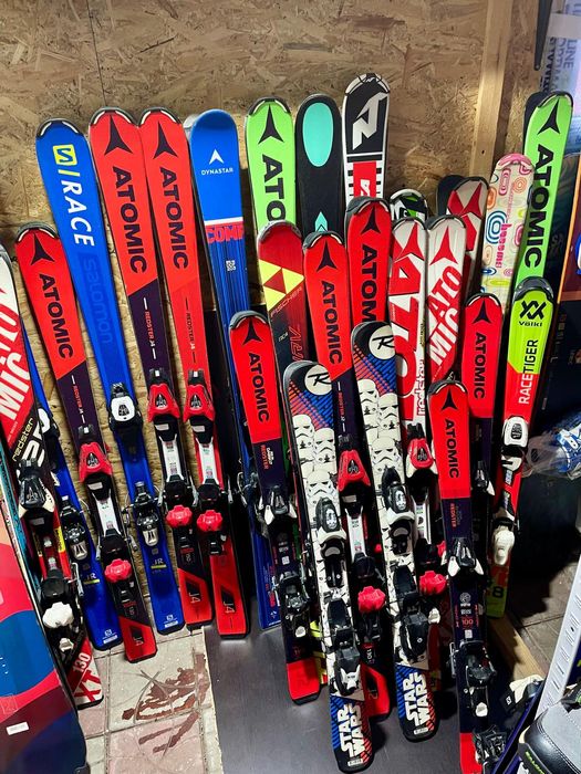 Schiuri copii skiuri începători intermediari