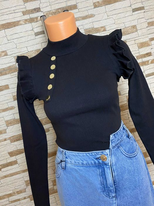 Bluza cu nasturi aurii si volanase pe umeri - MARIMI: XS, S