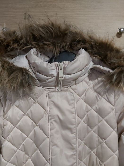 Най-добрите цени за годината!Зимно дамско яке Guess