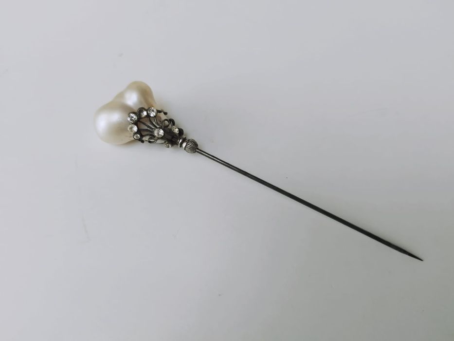 Agrafa de palarie/par decorativa cu o perla si pietre albe