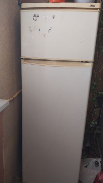 Б. У холодильник