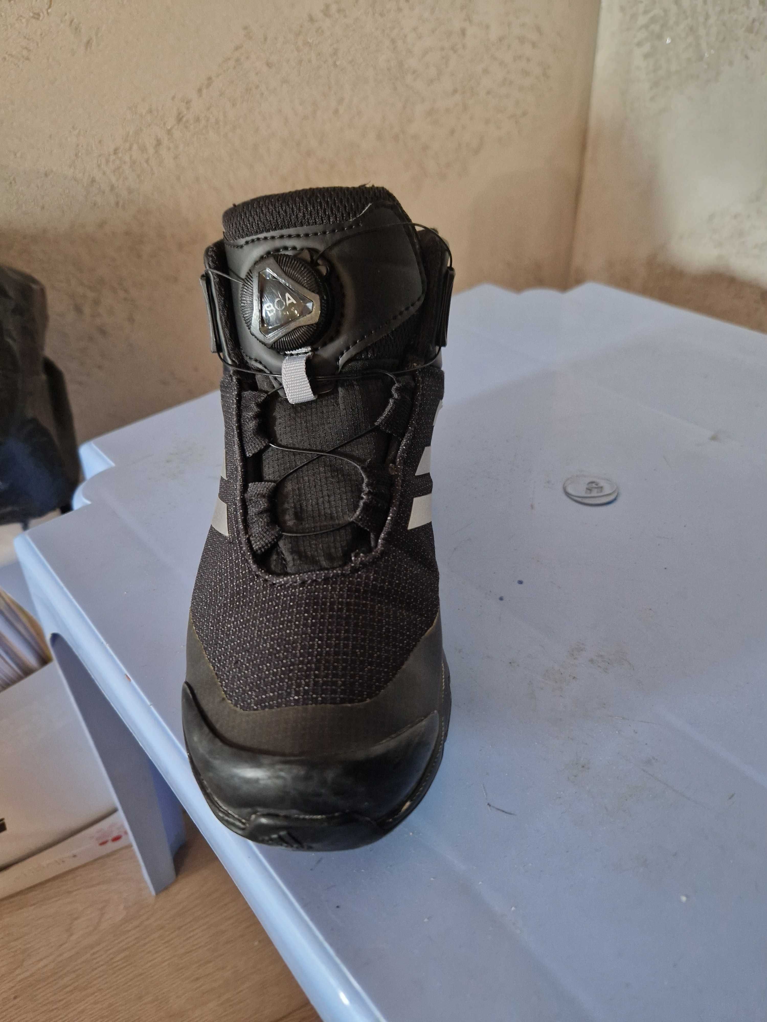 Зимни непромокаеми боти на adidas