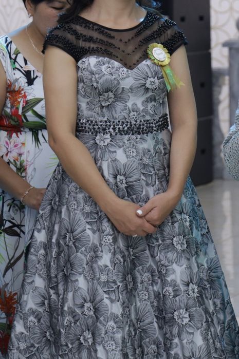 Срочно продам платье вечернее