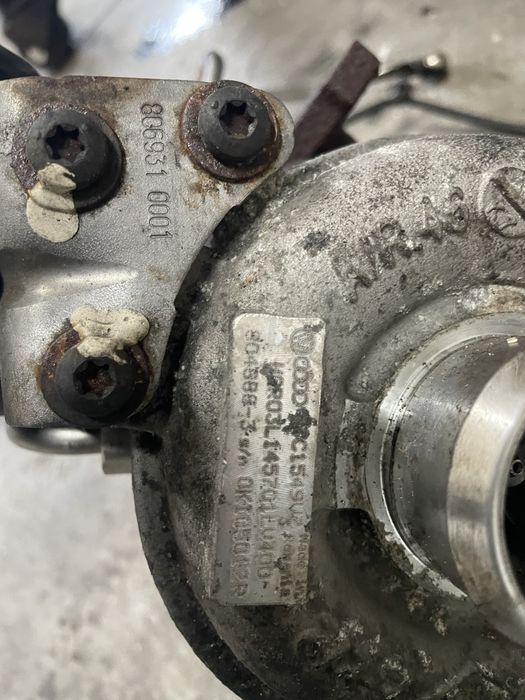 Turbina / galerie evacuare Audi A4 A5 A6 CGL CJC 2.0 diesel