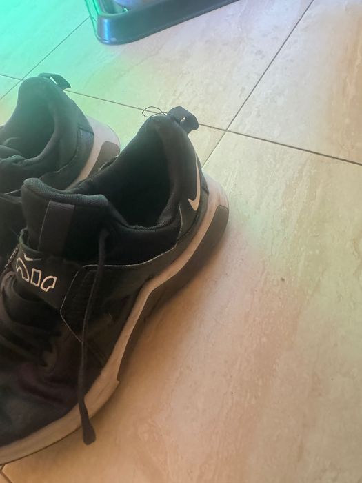 Маратонки Nike; 40 номер