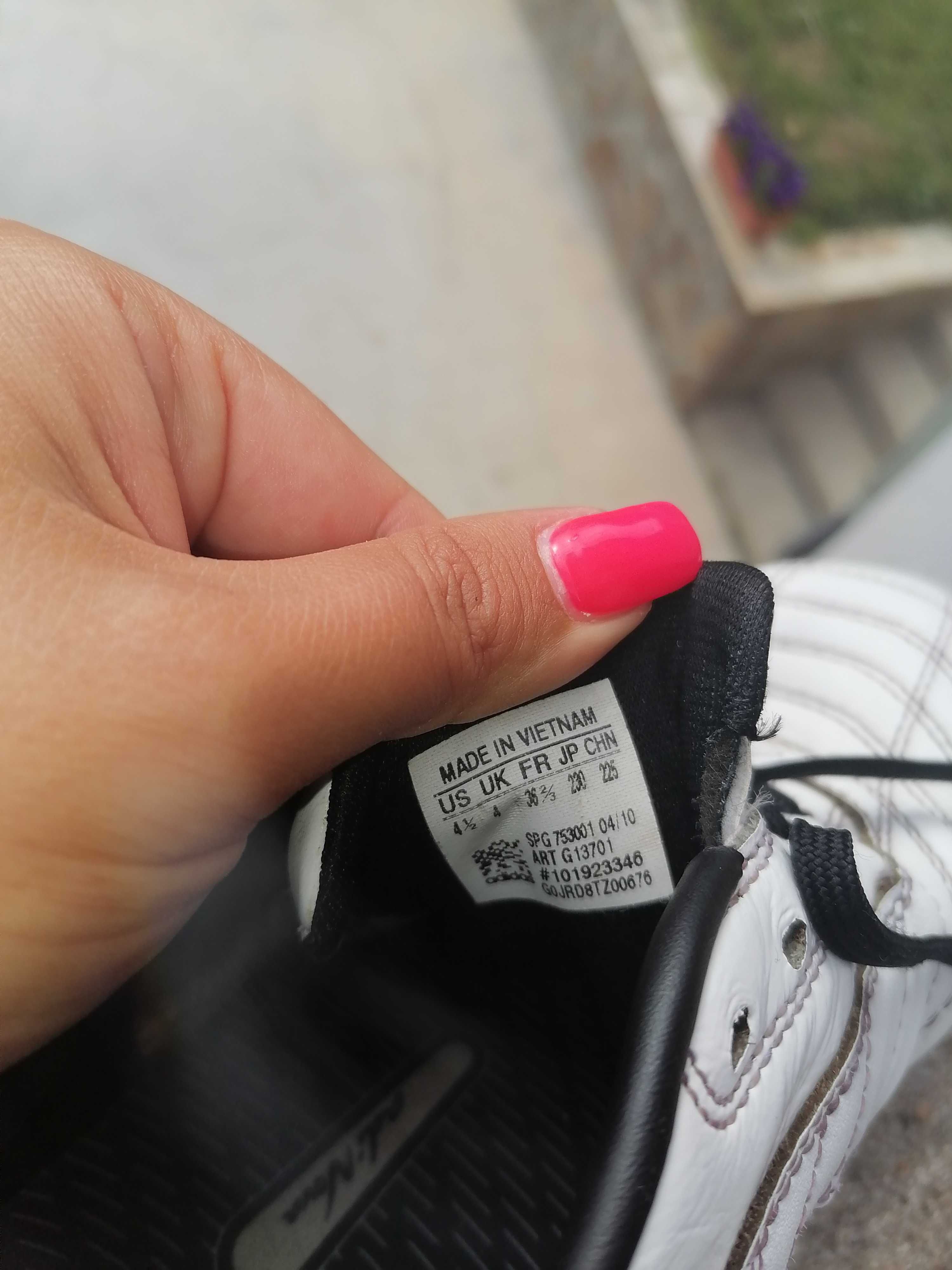 Оригинални детски бутонки Adidas