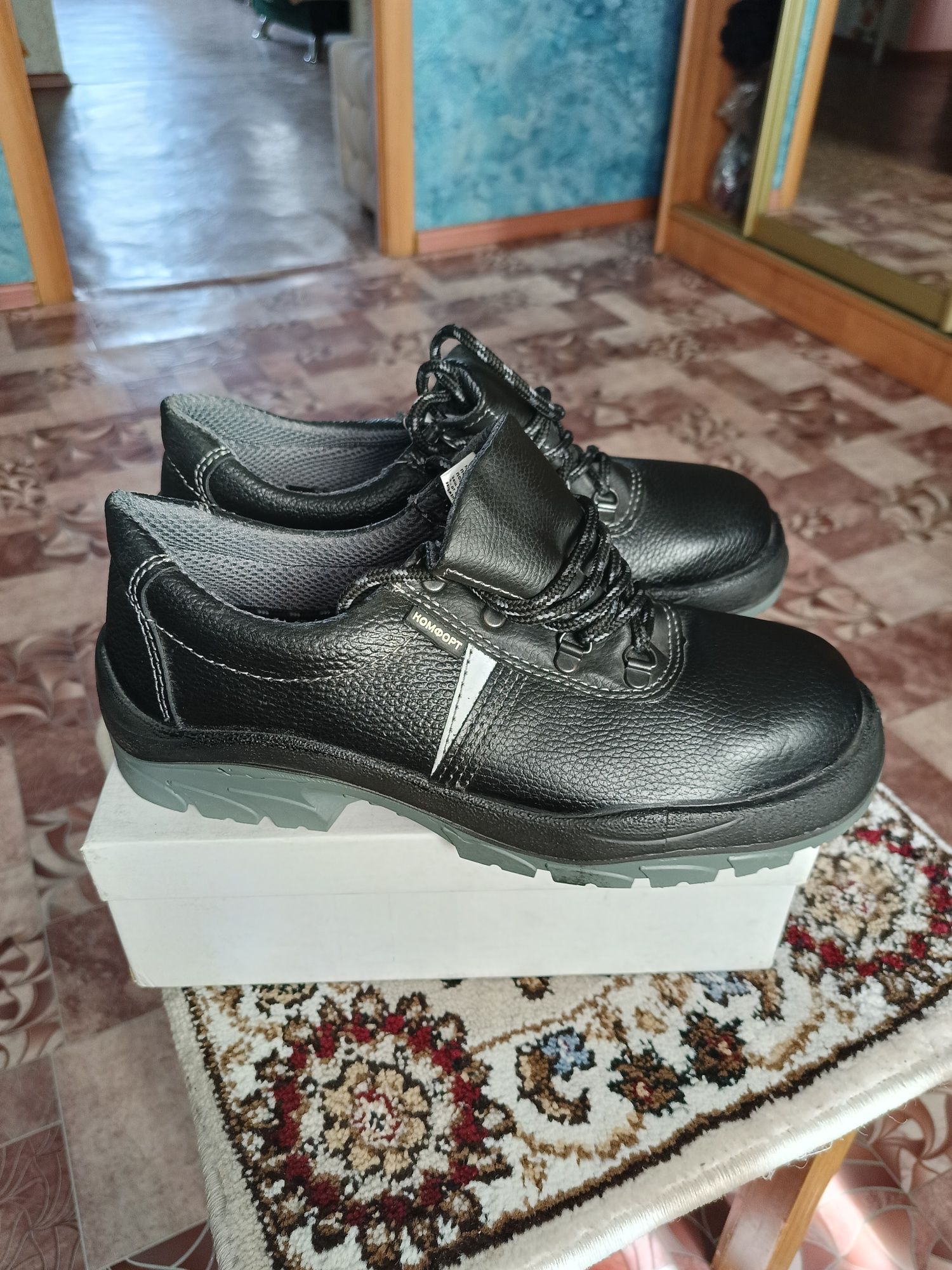 ПРОДАМ БОТИНКИ состояние новое 43р.