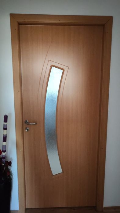 Vând uși interior