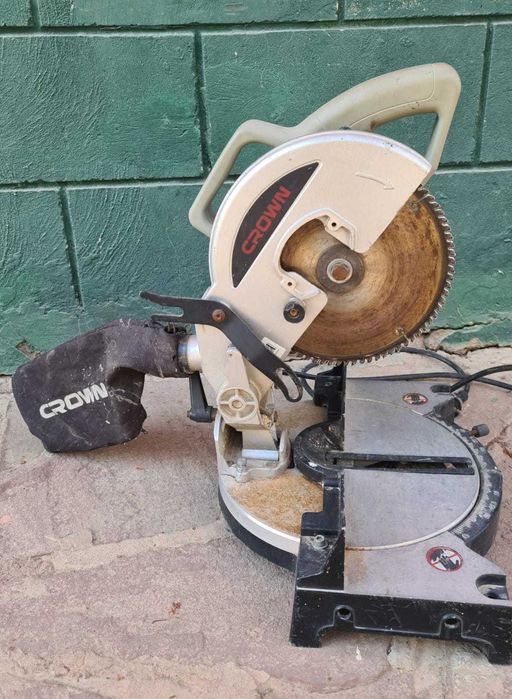 Торцовочная пила CROWN CT15044
