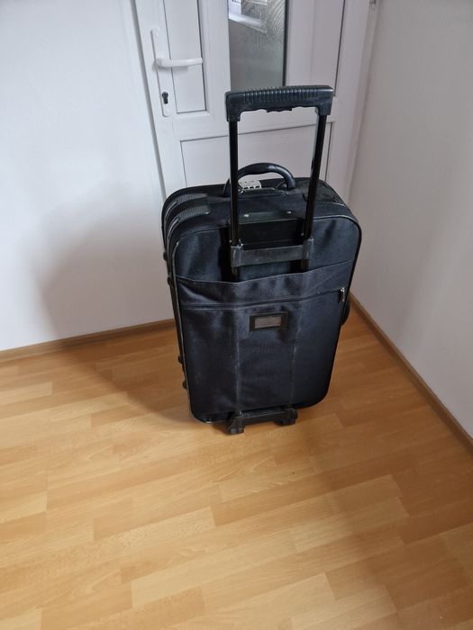Vând troleu pentru călătorii