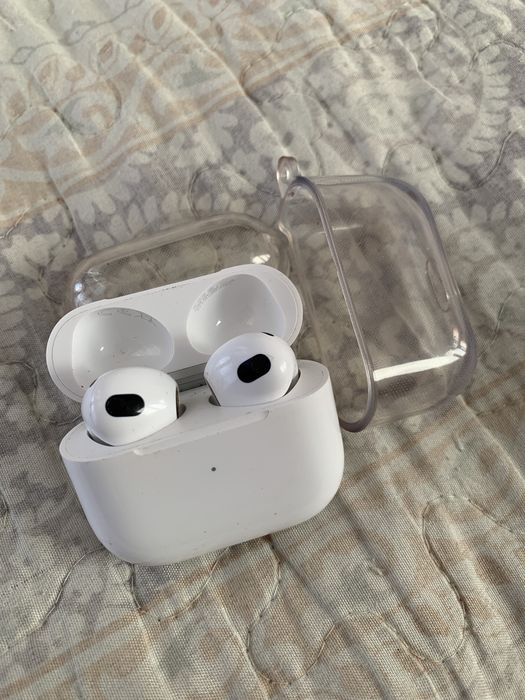 Продам AirPods 3 оригинал в идеале