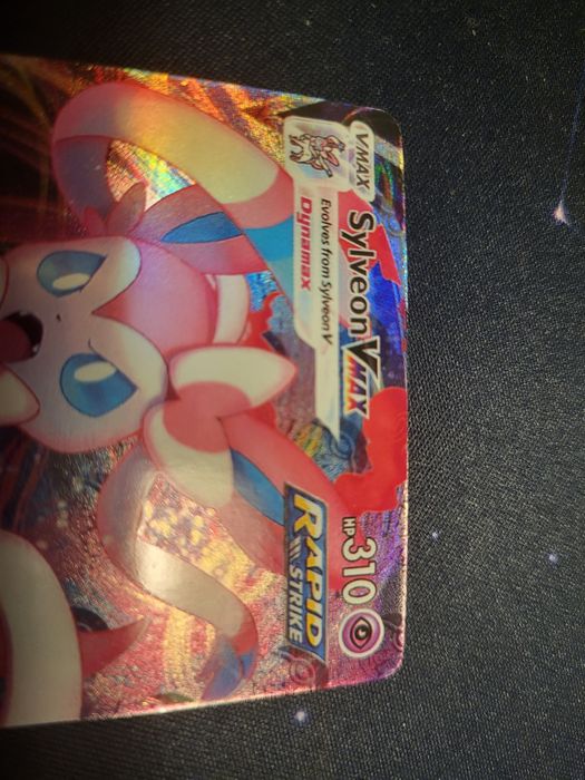 Vând pokemon SylveonVmax 310 hp Tcg