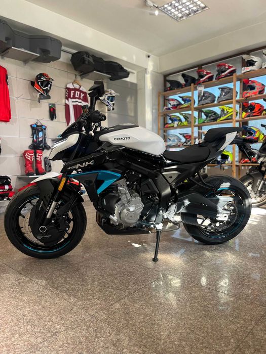 Motocicleta naked CFMOTO 675NK